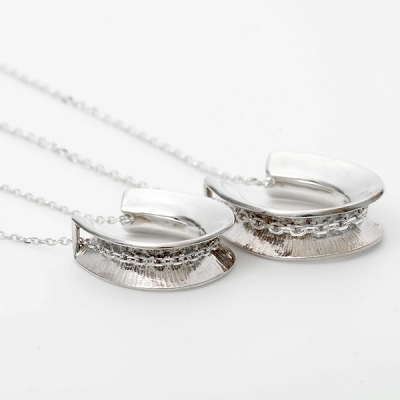 シルバーペアネックレス