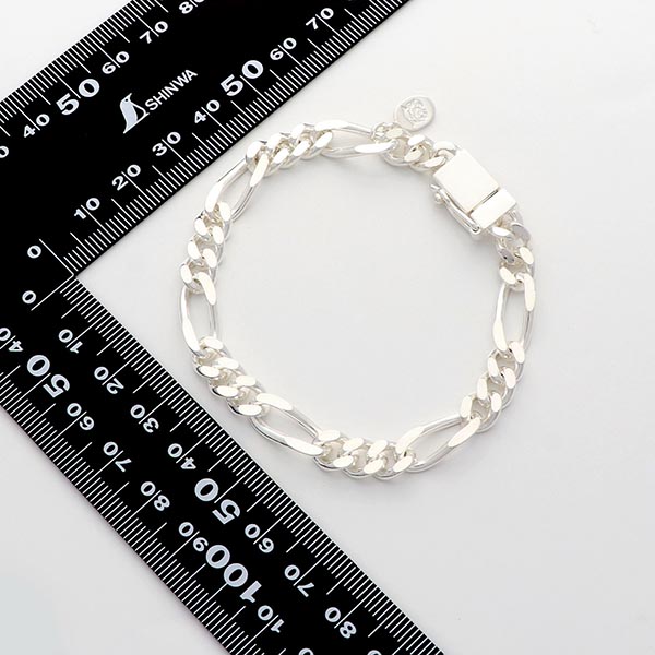 チェーンブレスレット