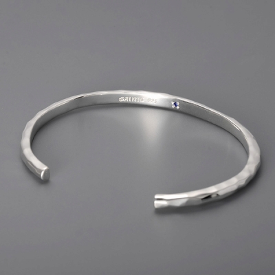 シルバーバングル