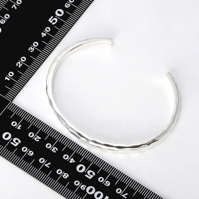 シルバーバングル