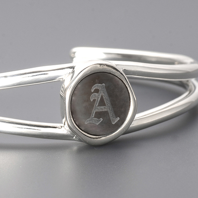 ブラスバングル