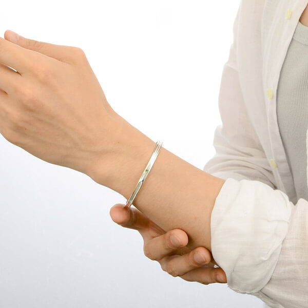 シルバーバングル