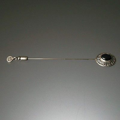 シルバーピンブローチ