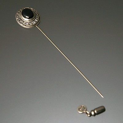 シルバーピンブローチ