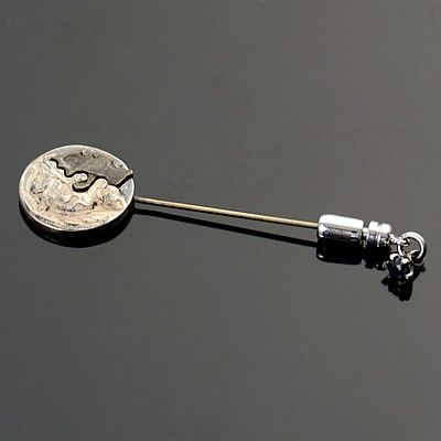 シルバーピンブローチ