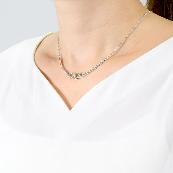 シルバーネックレス