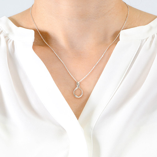 シルバーネックレス