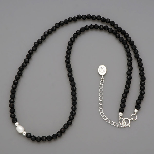 ビーズネックレス