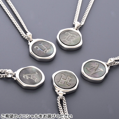 イニシャルシェルペンダントネックレス