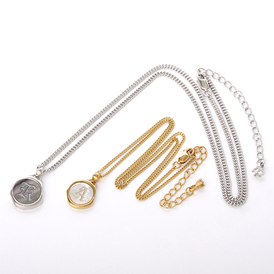 イニシャルシェルペアネックレス