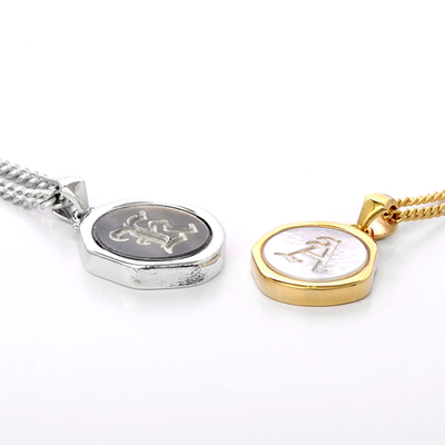 イニシャルシェルペアネックレス