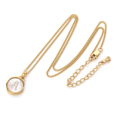 イニシャルシェルペンダントネックレス