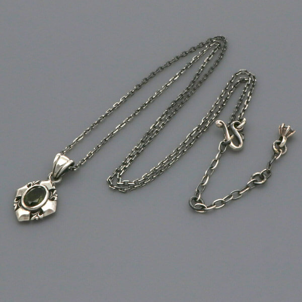 シルバーネックレス