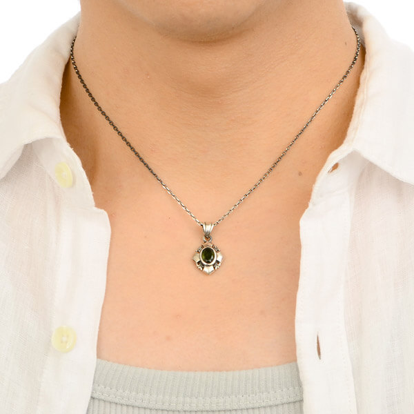 シルバーネックレス