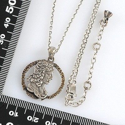 シルバーネックレス