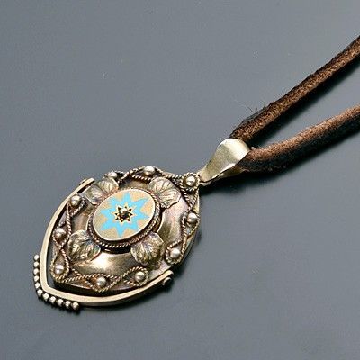 レザーネックレス