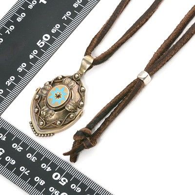 レザーネックレス