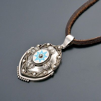 レザーネックレス