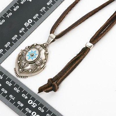 レザーネックレス