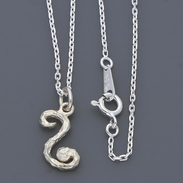 シルバーネックレス