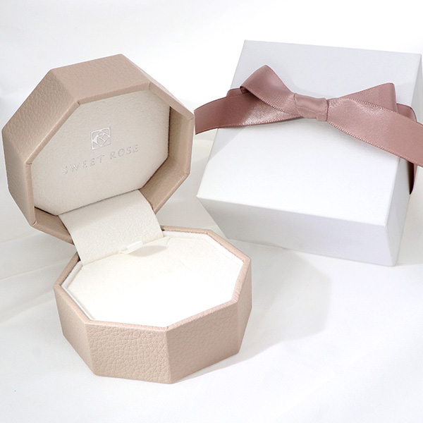 豪華ボックスをつける(通常の正方形白BOXは付属しません)