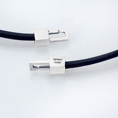 レザーブレスレット