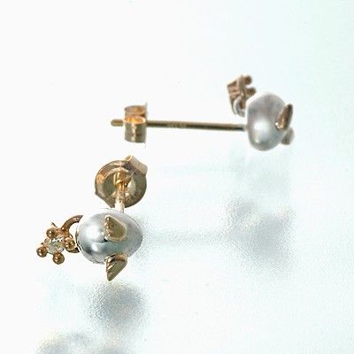 シルバースタッドピアス