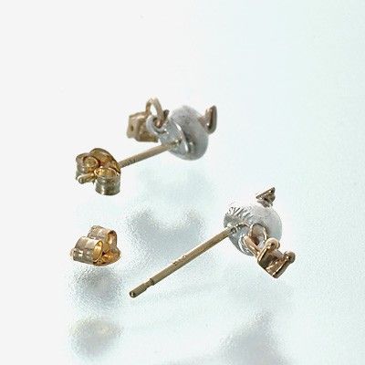 シルバースタッドピアス