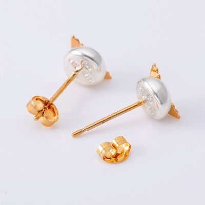 シルバースタッドピアス