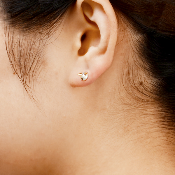 シルバースタッドピアス