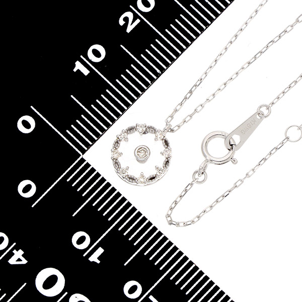 ホワイトゴールドネックレス