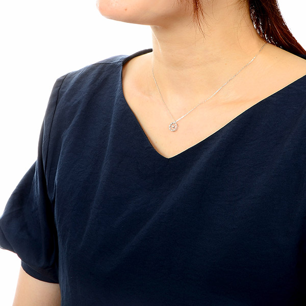 ホワイトゴールドネックレス