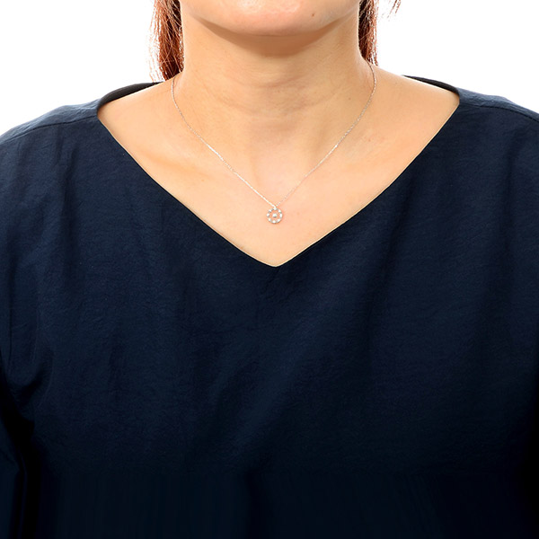 ホワイトゴールドネックレス