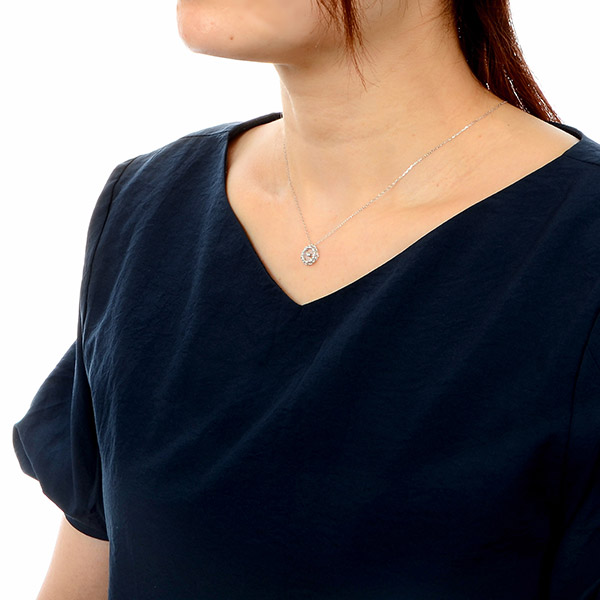 ホワイトゴールドネックレス