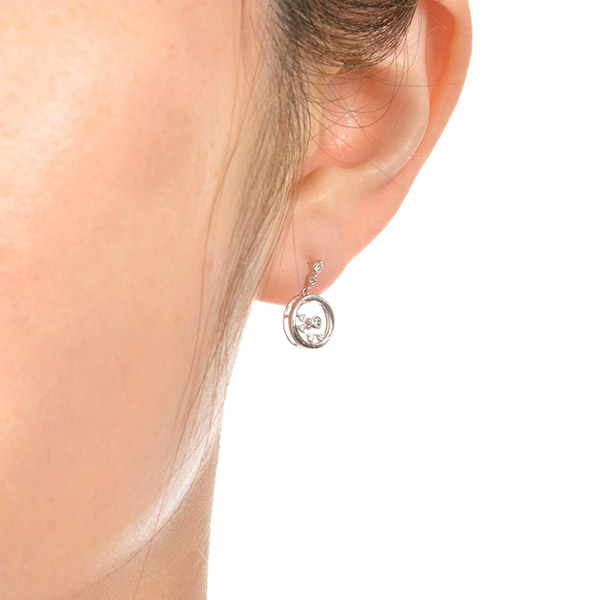 ホワイトゴールドピアス