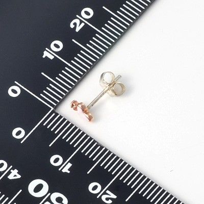 シルバースタッドピアス