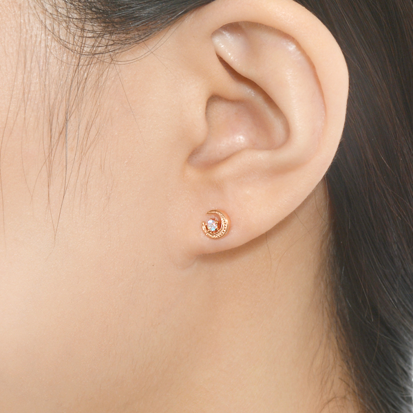 シルバースタッドピアス