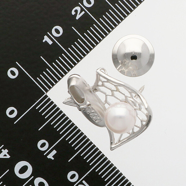 シルバーブローチ