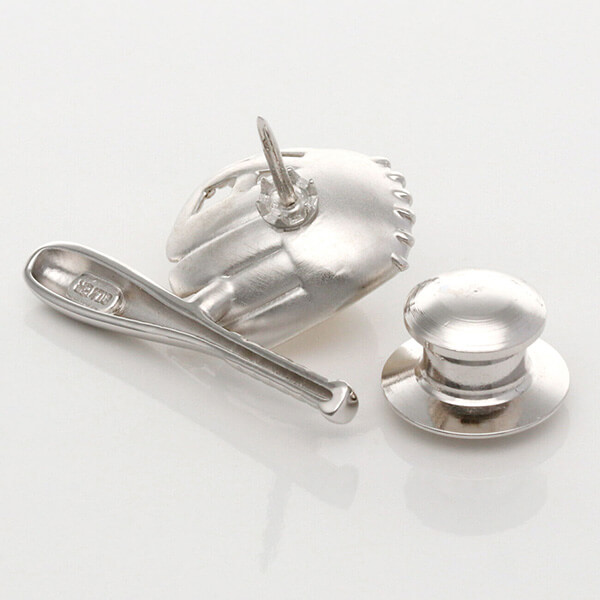 シルバーブローチ