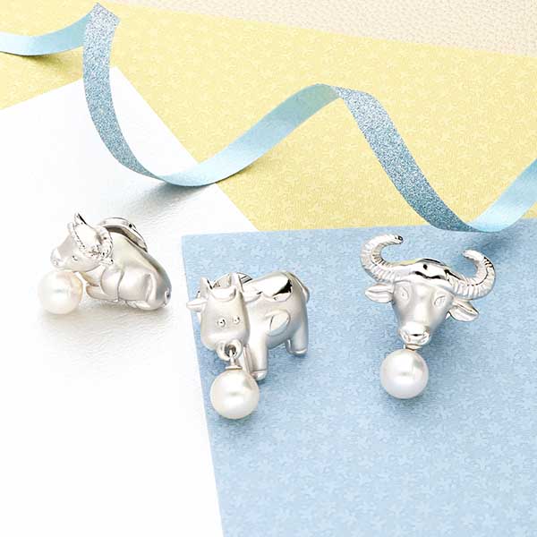 シルバーブローチ