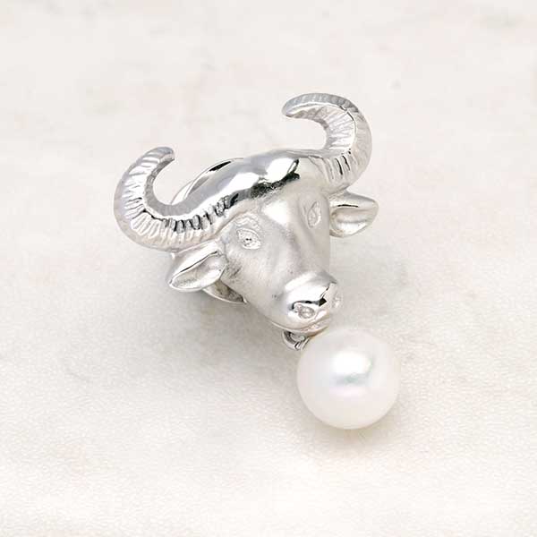 シルバーブローチ