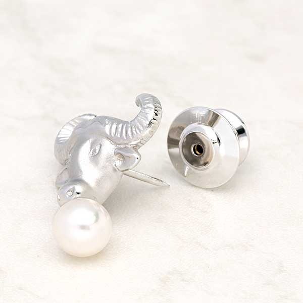 シルバーブローチ