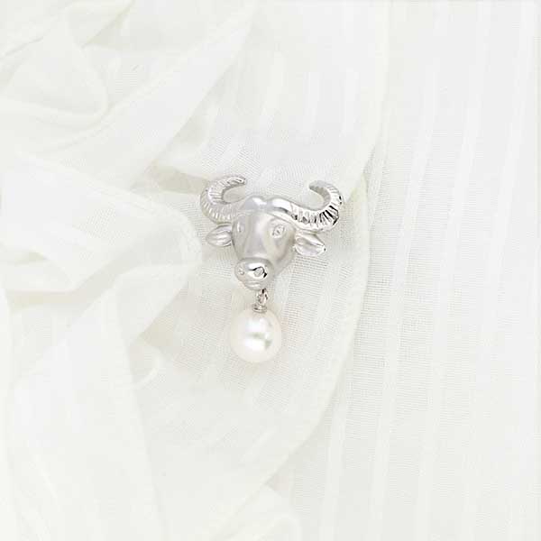 シルバーブローチ