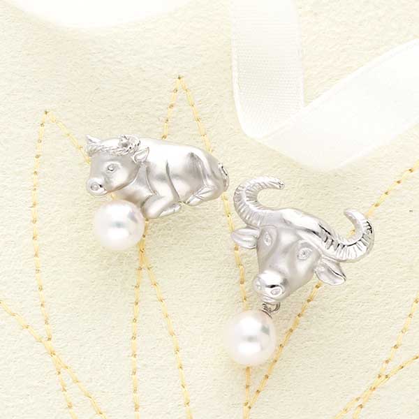 シルバーブローチ