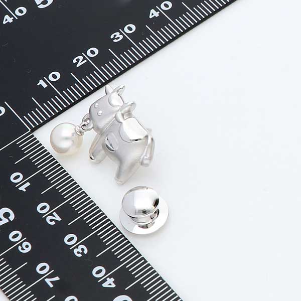 シルバーブローチ