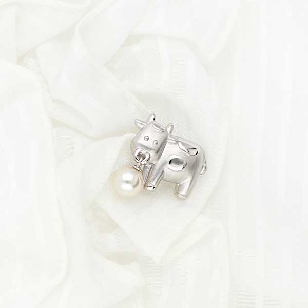 シルバーブローチ