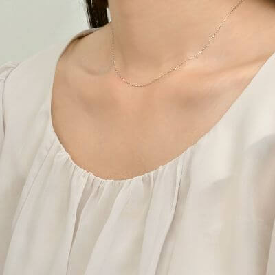 ホワイトゴールドネックレス