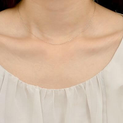 ホワイトゴールドネックレス