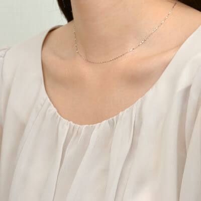 ホワイトゴールドネックレス