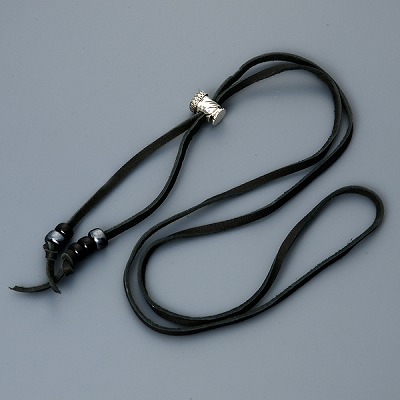 レザーコードネックレス